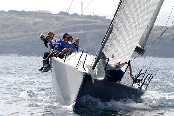 Regata Villa de Gijón 2014 barco T42R visto de proa